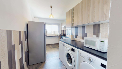 Room in Avenue Marcel Cachin, Vénissieux for 95 m² with 6 bedrooms - Gallery - 8