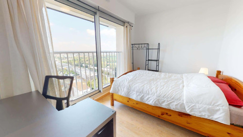 Room in Avenue Marcel Cachin, Vénissieux for 95 m² with 6 bedrooms