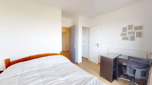 Room in Avenue Marcel Cachin, Vénissieux for 95 m² with 6 bedrooms