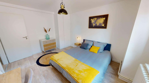 Room in Rue de Belfort, Mulhouse for 100 m² with 5 bedrooms