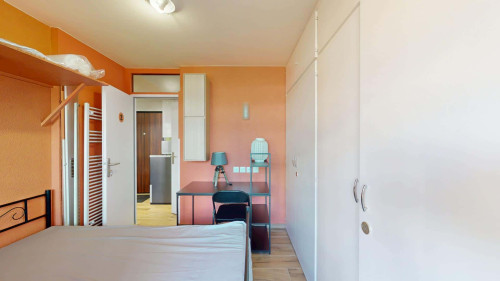 Room in Rue de Mon Idée, Ambilly for 27 m² with 2 bedrooms