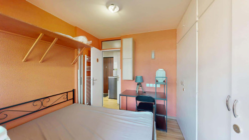 Room in Rue de Mon Idée, Ambilly for 27 m² with 2 bedrooms