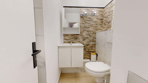 Room in Rue Charles Dumont, Dijon for 78 m² with 5 bedrooms
