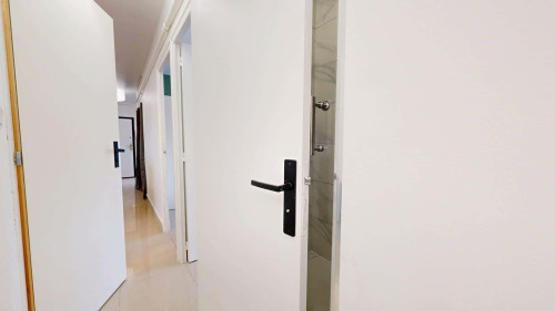 Room in Rue Charles Dumont, Dijon for 78 m² with 5 bedrooms