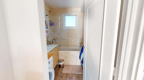 Room in Place Roger Salengro, Dijon for 64 m² with 3 bedrooms
