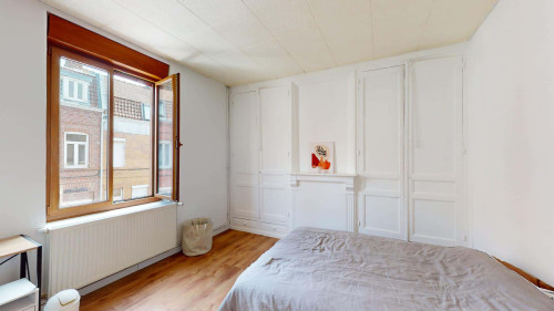 Room in Rue de Denain, Roubaix for 102 m² with 4 bedrooms