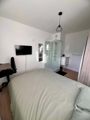 Room in Rue du Brouaz, Annemasse for 77 m² with 4 bedrooms