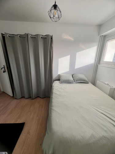 Room in Rue du Brouaz, Annemasse for 77 m² with 4 bedrooms