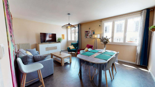 Room in Rue Victor Hugo, Clermont-Ferrand for 102 m² with 4 bedrooms