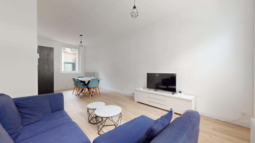 Room in Boulevard de Strasbourg, Lille for 105 m² with 4 bedrooms