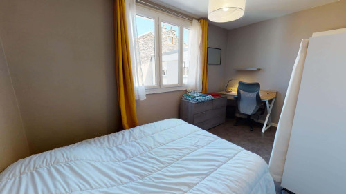 Room in Rue Victor Hugo, Clermont-Ferrand for 102 m² with 4 bedrooms