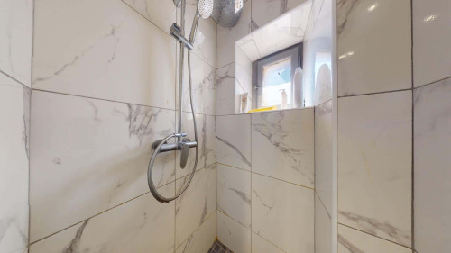 Room in Rue du Môle, Annemasse for 102 m² with 5 bedrooms
