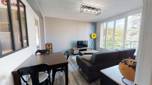 Room in Rue Joseph Deschamps, Vénissieux for 68 m² with 3 bedrooms