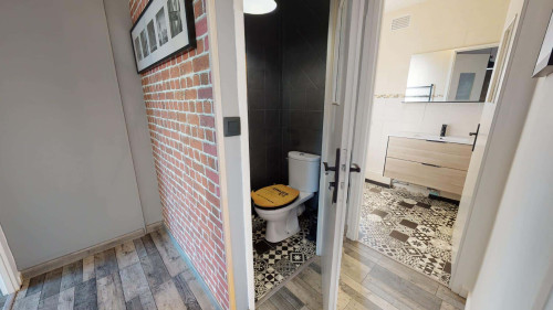Room in Rue Joseph Deschamps, Vénissieux for 68 m² with 3 bedrooms