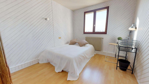 Room in Avenue Francis de Pressensé, Vénissieux for 64 m² with 3 bedrooms