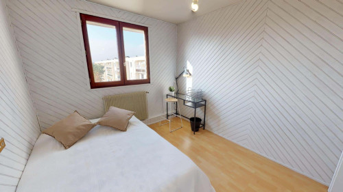 Room in Avenue Francis de Pressensé, Vénissieux for 64 m² with 3 bedrooms