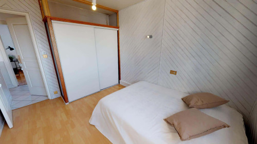 Room in Avenue Francis de Pressensé, Vénissieux for 64 m² with 3 bedrooms