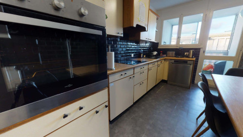Room in Rue d'Hyères, Toulouse for 80 m² with 4 bedrooms