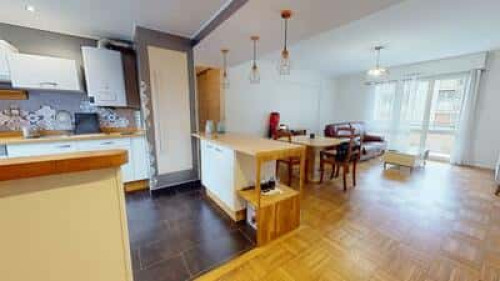 Room in Boulevard Henri Dunant, Angers for 98 m² with 5 bedrooms