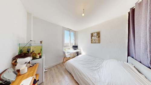 Room in Avenue de la Libération Charles de Gaulle, Le Bouscat for 76 m² with 4 bedrooms
