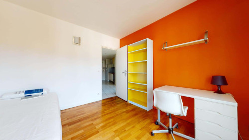 Room in Chemin de la Blanchisserie, Grenoble for 70 m² with 4 bedrooms