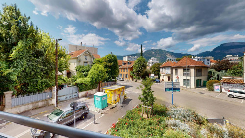 Room in Chemin de la Blanchisserie, Grenoble for 70 m² with 4 bedrooms