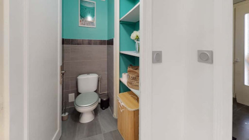 Room in Rue du Professeur Roux, Vénissieux for 84 m² with 5 bedrooms - Gallery - 5