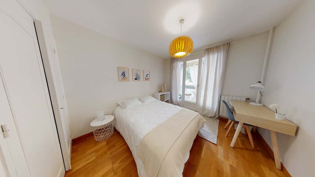 Room In Rue Du Professeur Roux, Vénissieux For 84 M² With 5 Bedrooms - 1