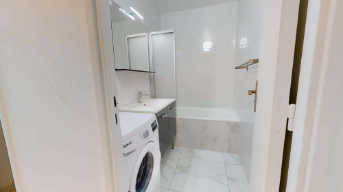 Room in Rue Fénelon, Talence for 85 m² with 5 bedrooms