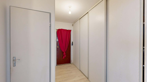 Room in Rue de la Porte Gellée, Nantes for 66 m² with 3 bedrooms