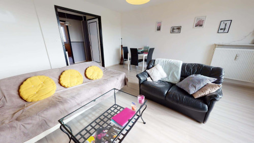 Room in Rue Lafayette, Dijon for 72 m² with 2 bedrooms