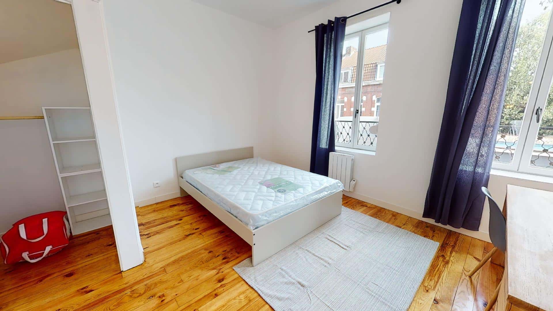 Room In Rue De Lorraine, Roubaix For 140 M² With 6 Bedrooms - 1
