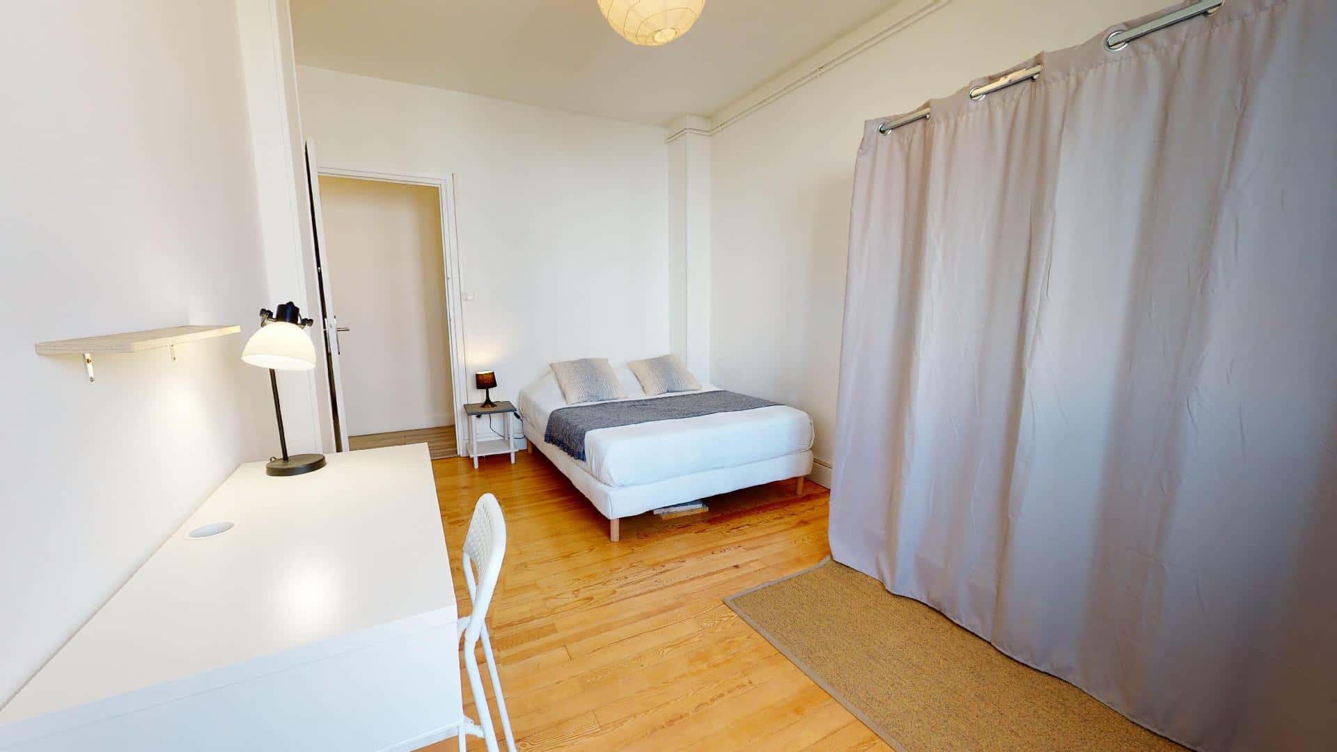 Room In Rue Mallifaud, Grenoble For 66 M² With 3 Bedrooms - 1