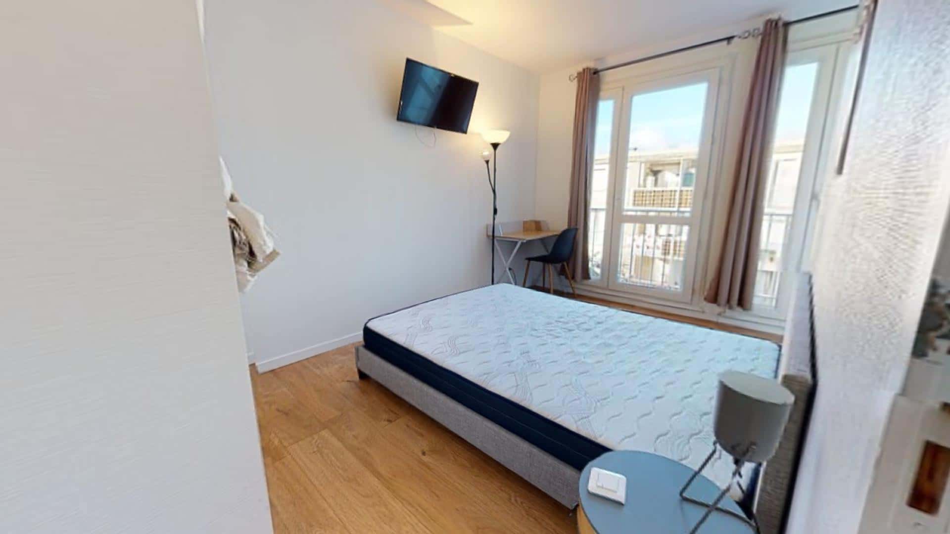 Room In Rue D'Hyères, Toulouse For 80 M² With 4 Bedrooms - 1