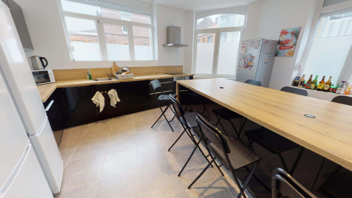 Room in Rue Jean Jaurès, Lille for 243 m² with 8 bedrooms