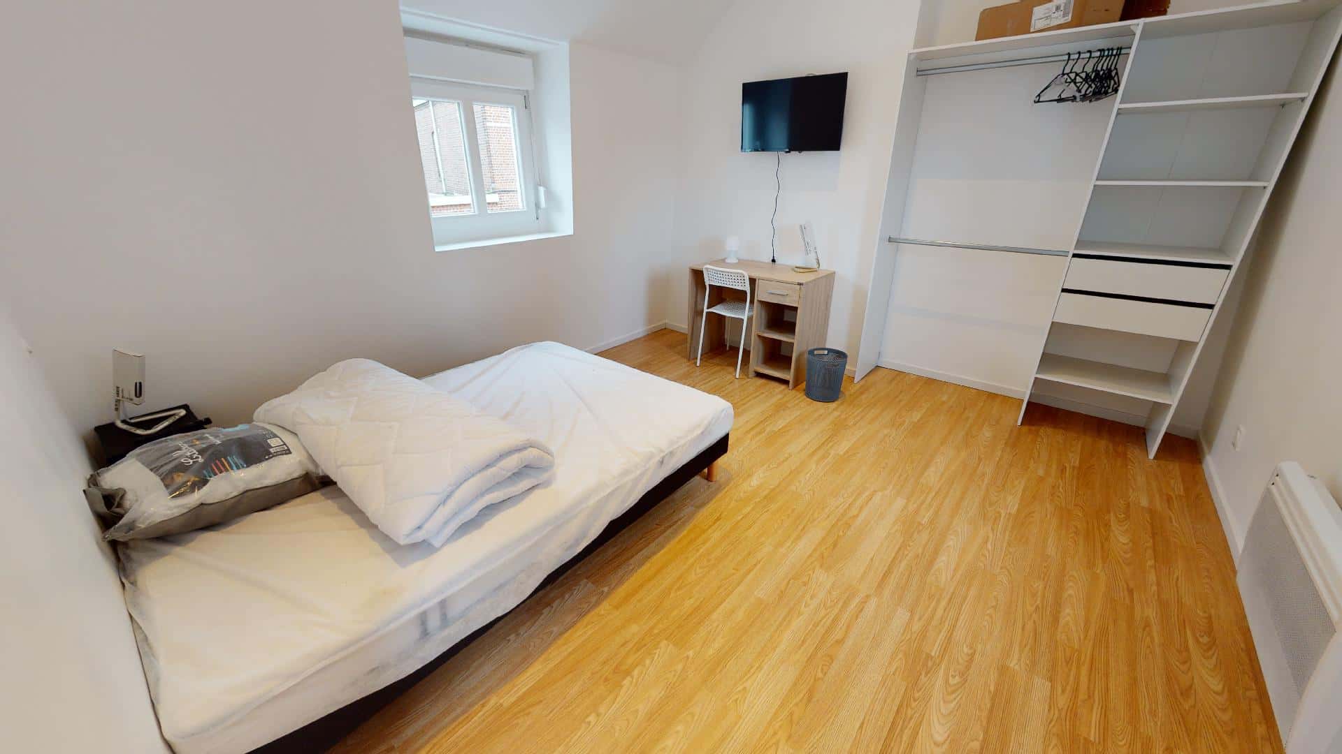Room In Rue Jean Jaurès, Lille For 243 M² With 8 Bedrooms - 1
