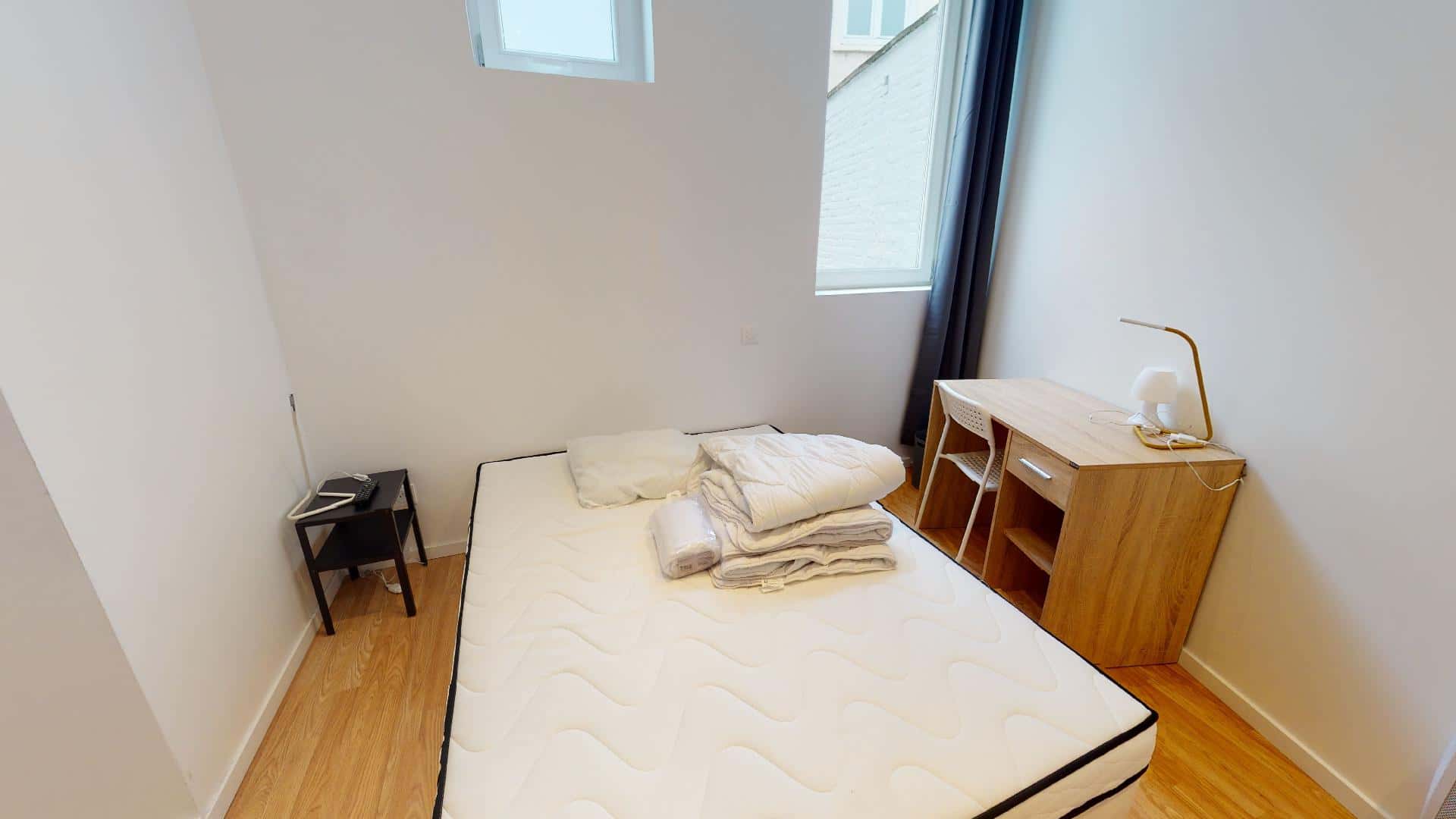 Room In Rue Jean Jaurès, Lille For 243 M² With 8 Bedrooms - 1