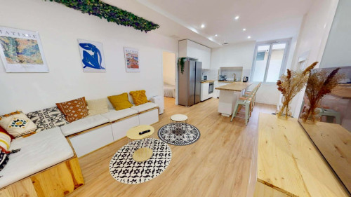 Room in Rue Pasteur, Pau for 106 m² with 6 bedrooms