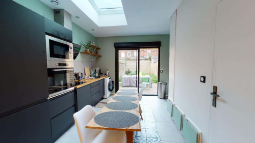 Room in Rue Ghesquières, Lille for 90 m² with 5 bedrooms