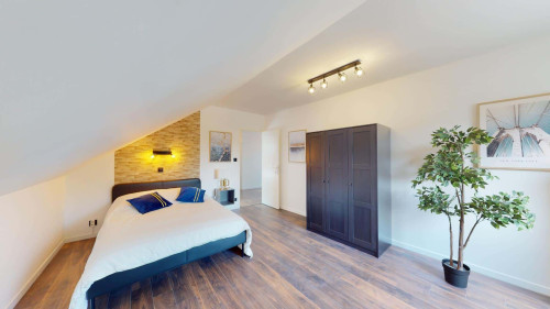 Room in Rue Rouget de l'Isle, Le Petit-Quevilly for 300 m² with 10 bedrooms - Gallery - 30