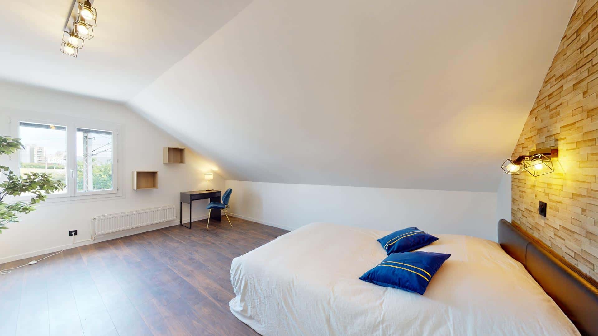 Room In Rue Rouget De L'Isle, Le Petit-Quevilly For 300 M² With 10 Bedrooms - 1