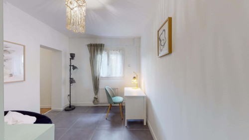 Room in Rue Rouget de l'Isle, Le Petit-Quevilly for 300 m² with 10 bedrooms - Gallery - 28