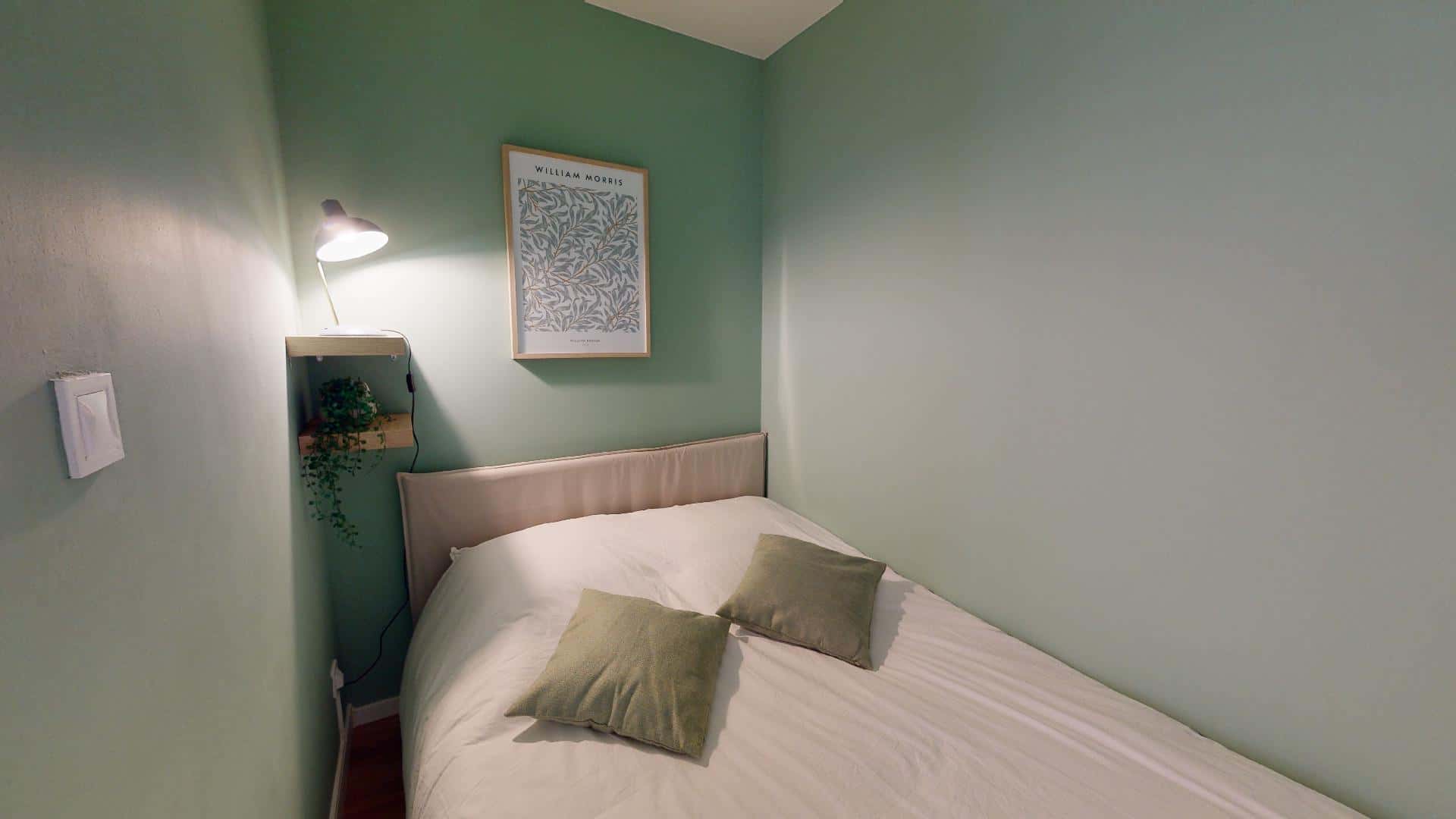 Room In Rue Rouget De L'Isle, Le Petit-Quevilly For 300 M² With 10 Bedrooms - 1