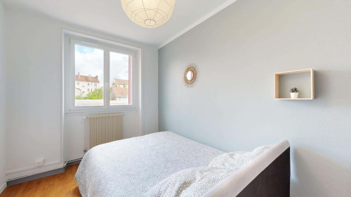 Room in Rue Charles Dumont, Dijon for 61 m² with 3 bedrooms