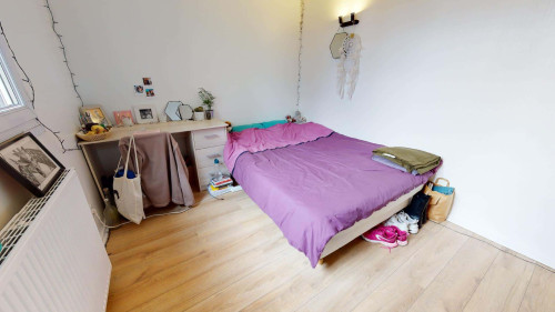Room in Rue Ernest Renan, Vénissieux for 80 m² with 4 bedrooms