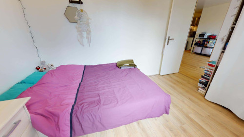Room in Rue Ernest Renan, Vénissieux for 80 m² with 4 bedrooms