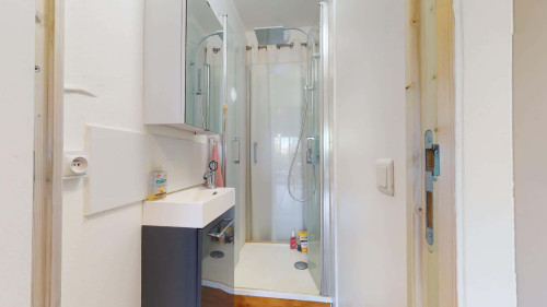 Room in Rue Ernest Renan, Vénissieux for 80 m² with 4 bedrooms - Gallery - 10