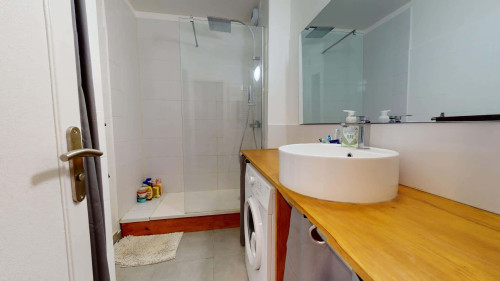 Room in Rue Ernest Renan, Vénissieux for 80 m² with 4 bedrooms - Gallery - 9