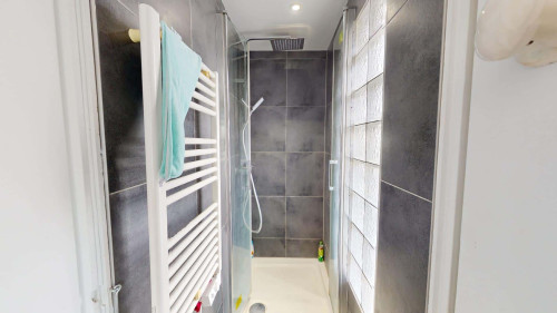 Room in Rue du Docteur Coquand, Annemasse for 84 m² with 5 bedrooms - Gallery - 11