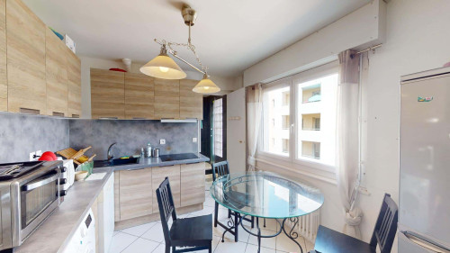 Room in Rue du Docteur Coquand, Annemasse for 84 m² with 5 bedrooms